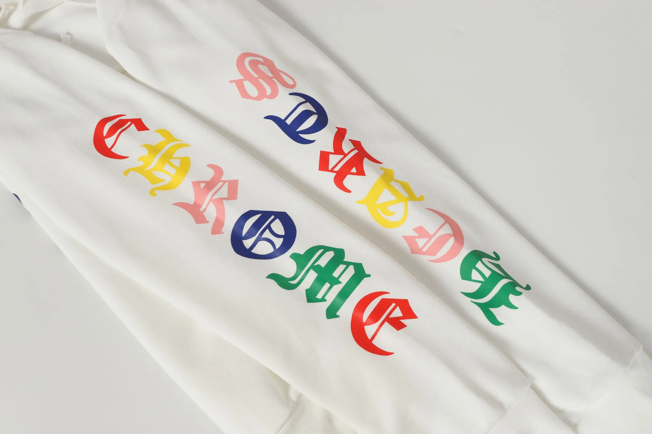 P240 Cross-border model, please do not place an order if you are pursuing quality -Chrome Hearts/Chrome Hearts Colorful🌈Horseshoe Sanskrit printed hooded sweatshirt -High weight, high density and high quality. The wool is soft, delicate and skin-friendly. It feels soft and silky. It has excellent warmth and skin-friendly properties. -Size: S M L XL